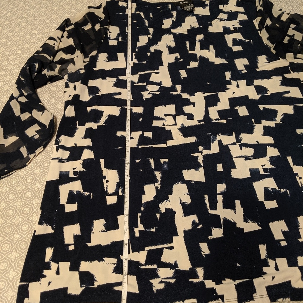 2X Alfani Woman Navy and cream tunic top